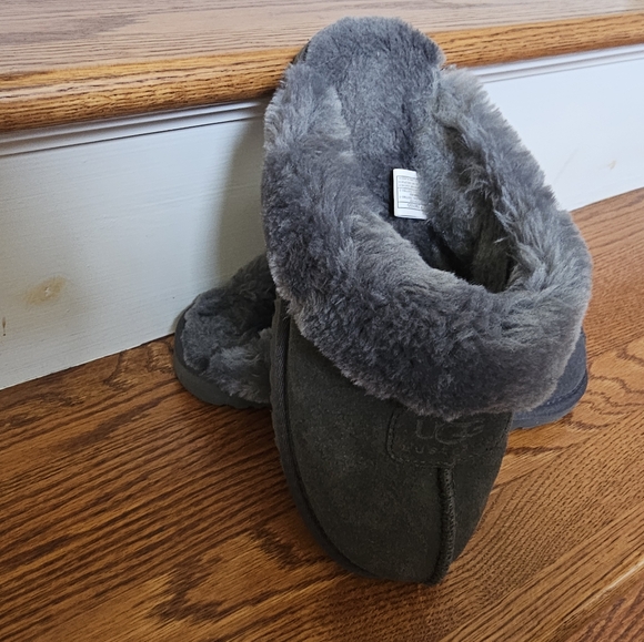 Designer Slippers; Size: 8M; (UK 6.5) - Picture 5 of 10